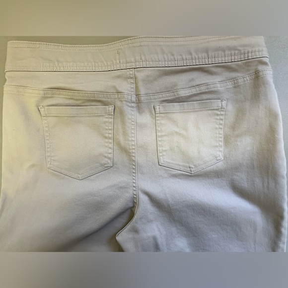 Kim Rogers Women's Beige Cropped Petite Cotton Blend Khaki Pants NWOT - Picture 6 of 7